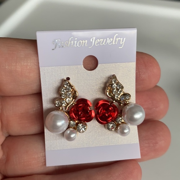 GORGEOUS gold accented earrings with pearls and red rose - Picture 3 of 3